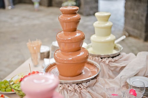 Заказать шоколадный фонтан на свадьбу